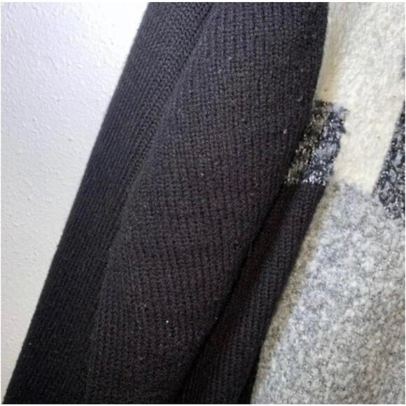 Chrysantheme Black and Gray Long Sleeve Block Print Knit Sweater Size 14/16 - Picture 6 of 11